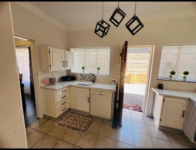 3 BEDROOM HOUSE FOR SALE IN SOUTH CREST